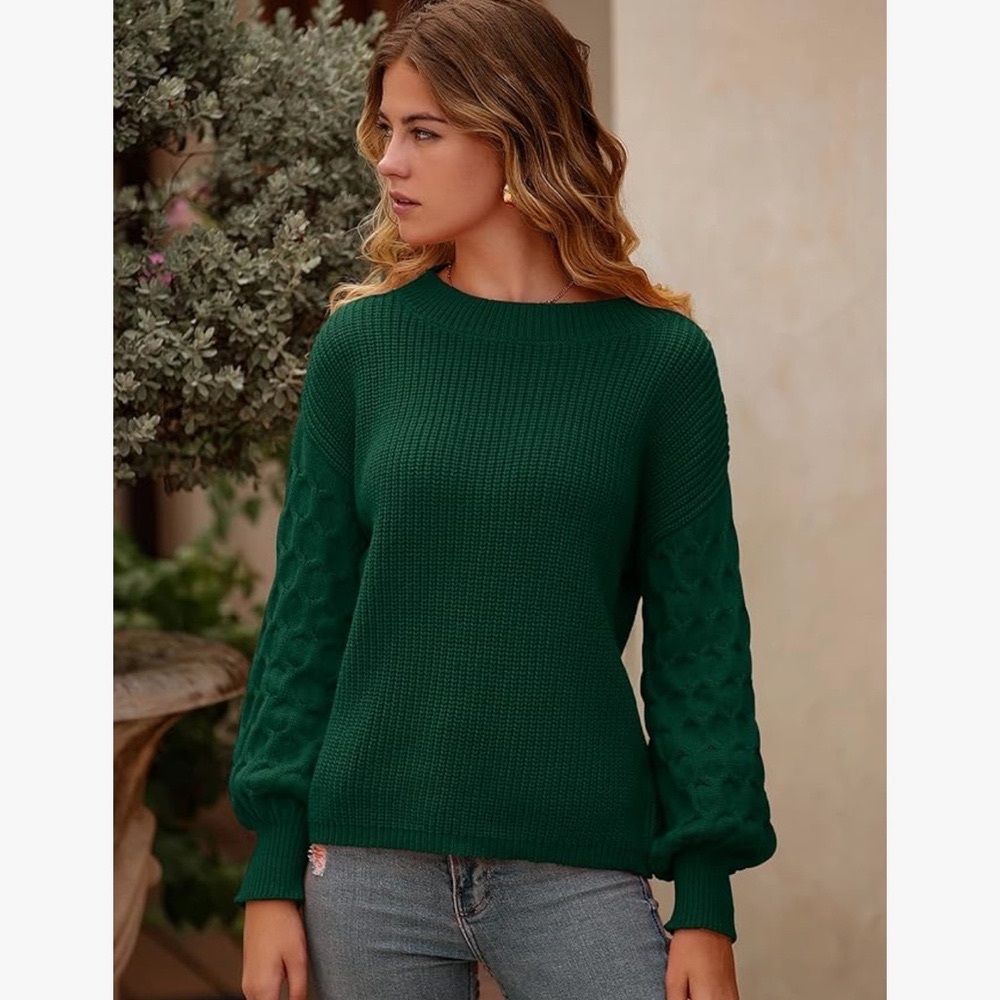 Women’s Green Sweater NWT